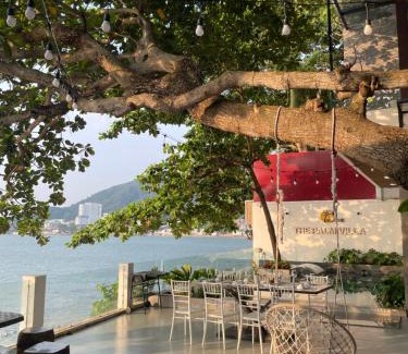 Vung Tau Villa | Palm Villa 17 - Seaview Villa LUXURY in VungTau, 6Bedrooms, Pool, Billiard