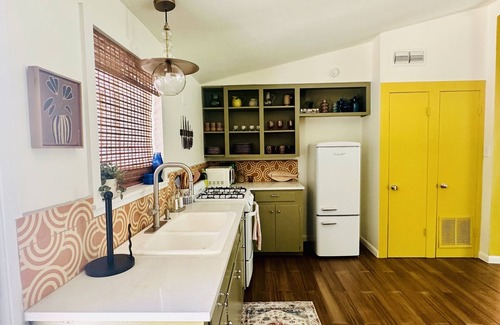 Clarksville Cabaña | Palma Plaza Unit C