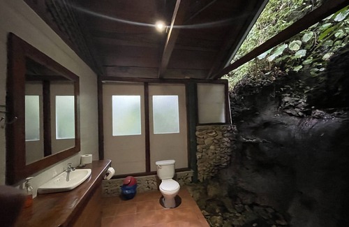 Puerto Barrios Cabina | The Round House Hotel