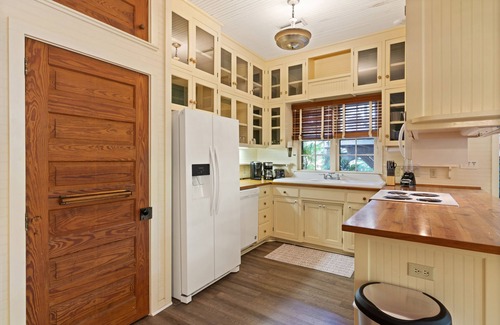 King City Casa | Palmetto Cottage sleeps 8 and walk to the Village
