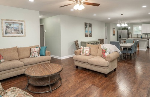 Pigeon Point Casa | Palmetto Cottage - Downtown Beaufort - Minutes to Parris Island!