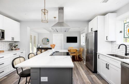 Mount Pleasant Casa | Palmetto Grove Walk to Shem Creek Mins to Dwtn