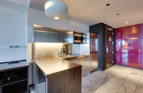 Las Vegas Apartamento | Palms Place Modern Room W Beautiful Mountain View