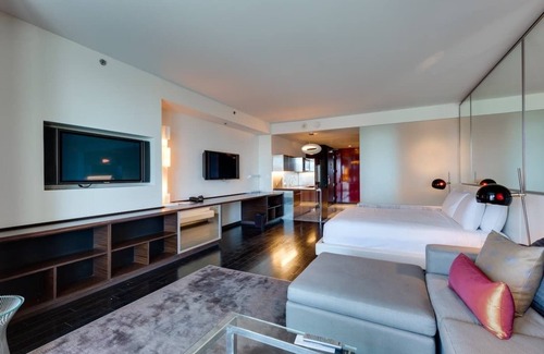 Las Vegas Apartamento | Palms Place Modern Room W Beautiful Mountain View