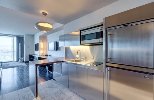 Las Vegas Apartamento | Palms Place Modern Room W Beautiful Mountain View