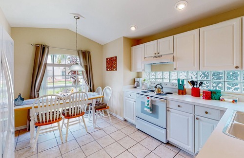 Ridgewood Lakes Casa | Palmside Joy | House in Davenport with tennis, private pool, lake view & AC