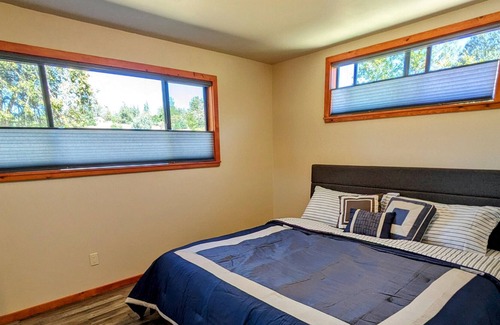 Julian Cabaña | Paloma's Cottage Enjoy Julian's Beautiful Spring at the Farm, Pond, and Orchard.