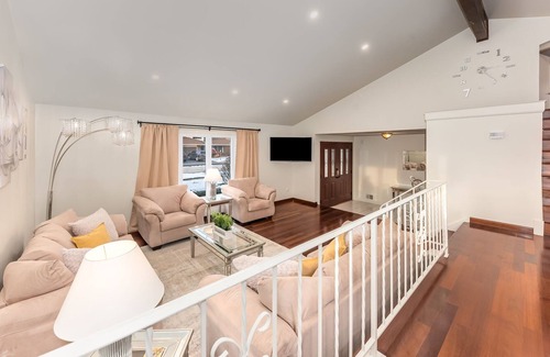 Palos Hills Casa | Palos Hills Rental - Sun Valley Dr