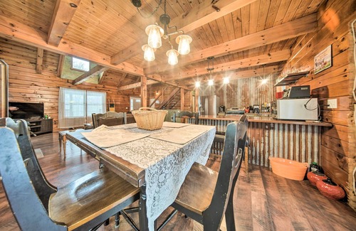 Niobe Cabina | Panama Cabin on 36 Acres w/ Hot Tub & Trails!