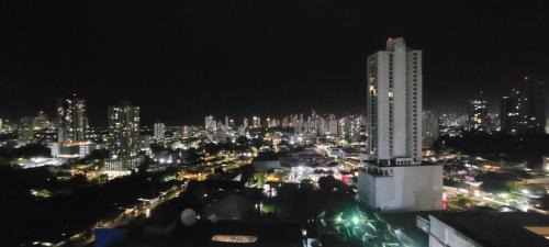 Pueblo Nuevo Apartamento | Panama City Full apartment 20th floor with a view of the sea and mountains