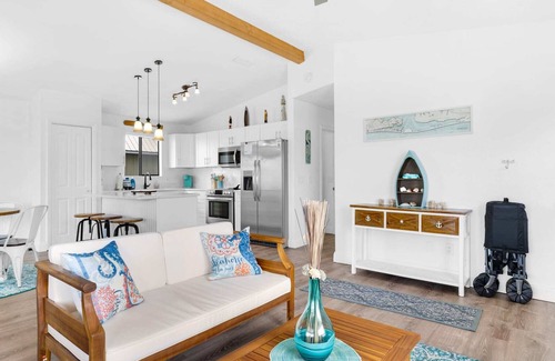 Silver Sands Casa | Panama Oasis ~Pool & Deck~Walk to Beach~Fire Pit