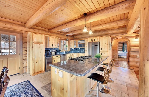 Bailey Casa | Panaromic Mountain Views,Hot tub, Dome, Game room!