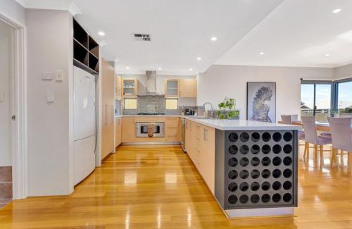 Wannanup Casa | Panda Living canal house