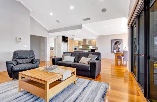 Wannanup Casa | Panda Living canal house