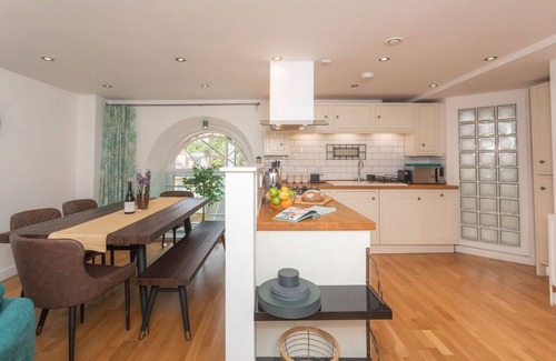 Bath Apartamento | Panda Sanctuaries, Kensington Chapel Apartment