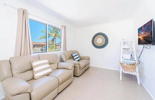Yamba Casa | Pandanus | Spacious Waterfront Escape