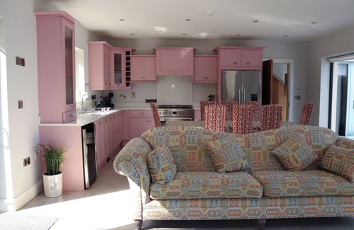 Dundalk Casa | Pandora's Cottage: Experience a Luxurious Irish Escape with Tranquility Ireland