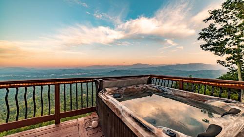 Sevierville Casa | Panorama by AvantStay Unparalleled Views Deck w HotTub Game Room Pool Table