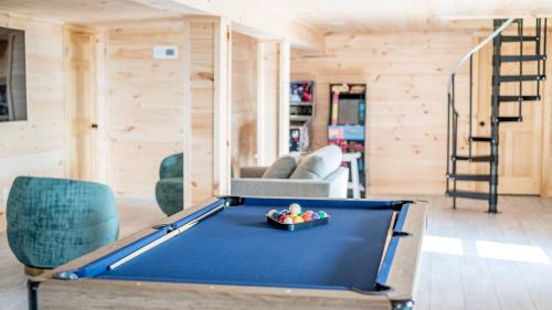 Sevierville Casa | Panorama by AvantStay Unparalleled Views Deck w HotTub Game Room Pool Table
