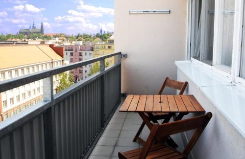 Prague 6 Apartamento | Panorama Prague Castle with Terrace
