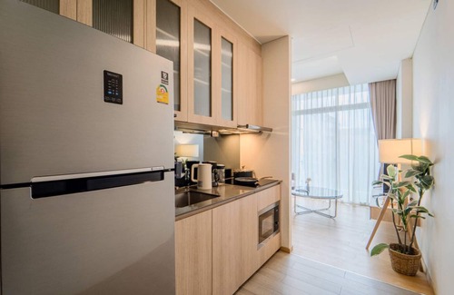 Khlong Toei Condominio | Panoramic 2BR near Ekkamai with Infinity Pool