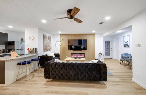 White Rock Hills Casa | Panoramic 4BR/3B Home with Pool, Grill, Sauna & Game Room