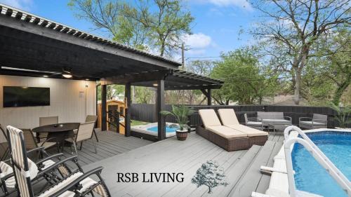 White Rock Hills Casa | Panoramic 4BR 3BA Holiday Home with Pool, Grill, Sauna & Game Room