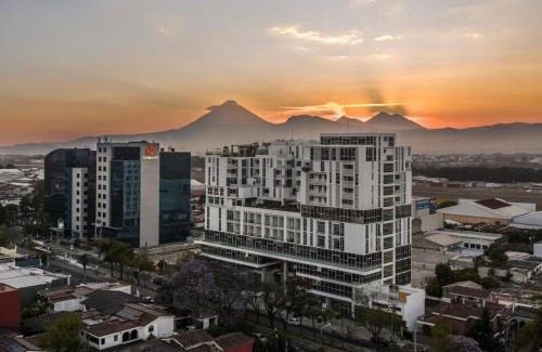 Zona 13 Apartamento | Panoramic Airport Views from 11th Floor Apartment