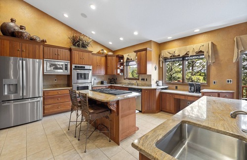 Deadwood Cabina | Panoramic Black Hills Views of Historic Deadwood, Hot Tub and Wildlife Galore!