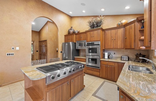 Deadwood Cabina | Panoramic Black Hills Views of Historic Deadwood, Hot Tub and Wildlife Galore!