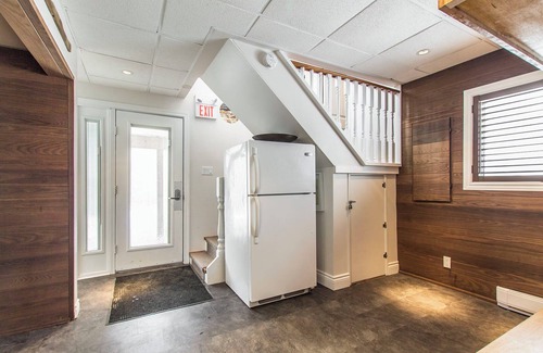 Swiss Meadows Cabaña | A 6 dormitorio decorado profesionalmente retiro en la parte superior de la montaña azul.