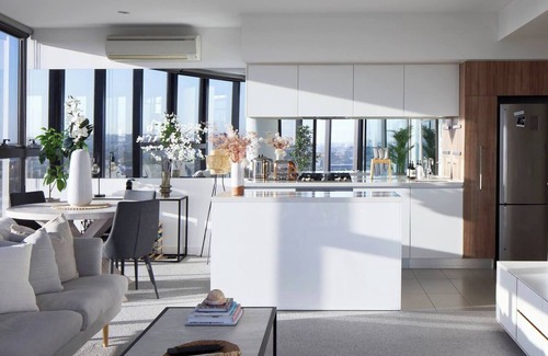 South Yarra Apartamento | Panoramic Elegance Stylish off Chapel St with Pool
