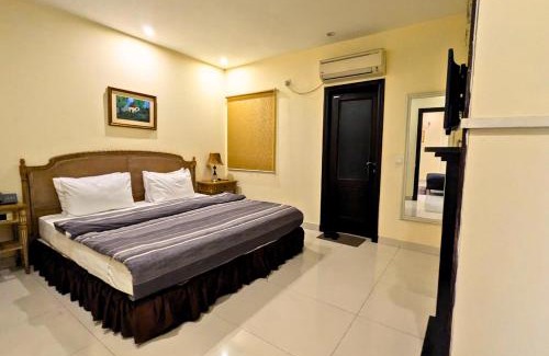 Mall Road Hotel | Panoramic Hotel Lahore