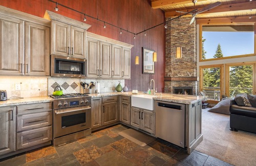 Talmont Casa | Impresionante vista del lago Tahoe! Recientemente remodelado, ideal para familias, con mesa de billar.