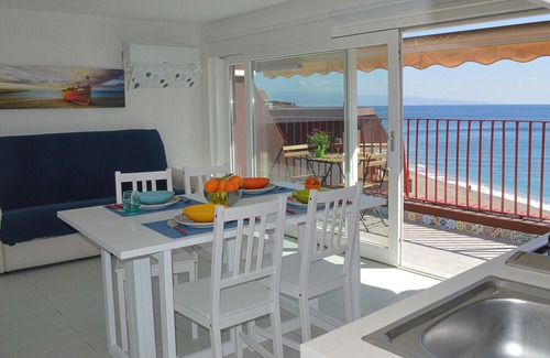 Letojanni Apartamento | Panoramic loft AcquaMarina