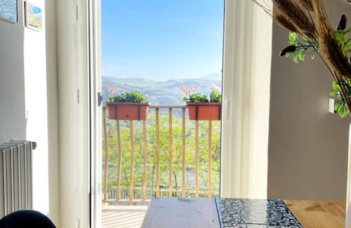 Caltagirone Apartamento | Panoramic loft in front of villa. Rome Street