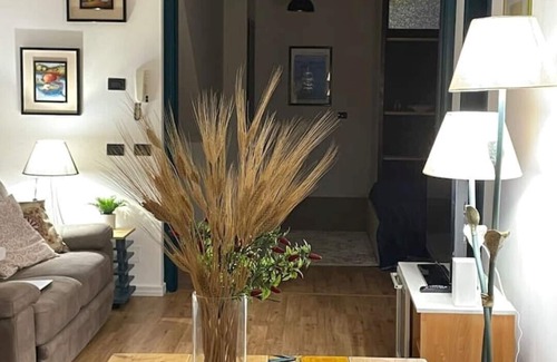 Caltagirone Apartamento | Panoramic loft in front of villa. Rome Street