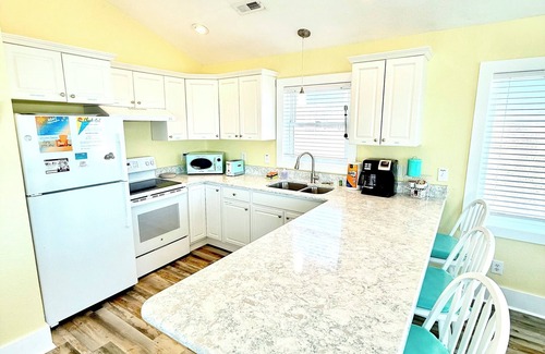 Sea Retreat Casa | Panoramic Ocean Views in this Updated Vintage Beach Box Right on the Beach!