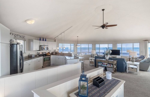 Duck Casa | Panoramic ocean views abound at this oceanfront Duck home!