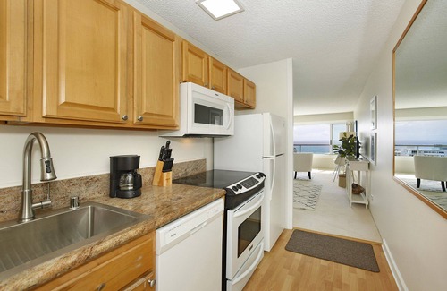 Diamond Head - Kapahulu - St. Louis Condominio | Panoramic Oceanfront & Diamond Head views, just steps to beach. FREE Parking!