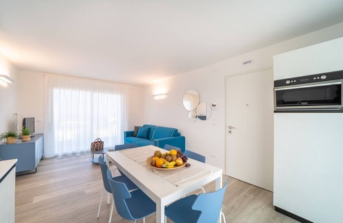 Lignano Sabbiadoro Apartamento | Apartamento con vista panorámica al mar en edificio de nueva construcción
