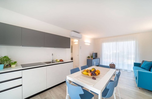 Lignano Sabbiadoro Apartamento | Apartamento con vista panorámica al mar en edificio de nueva construcción