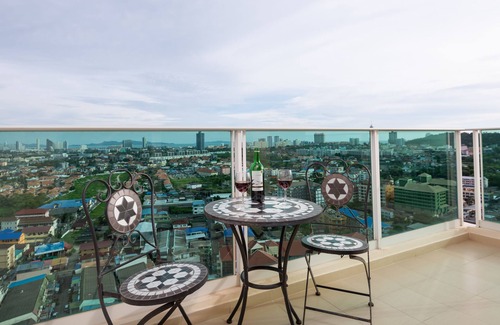 South Pattaya Condominio | Panoramic Sea, City And Mountain Views by City Garden Tower