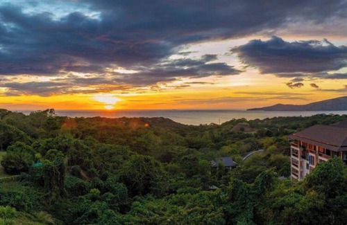 Central Luzon Condominio | Panoramic Sea View 3 Bedroom 3 Bathroom Condo at Anvaya Cove