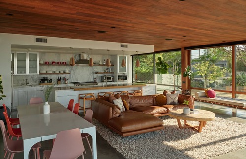 Eastern Malibu Casa | Vistas panorámicas al océano, diseñador MCM House + Studio
