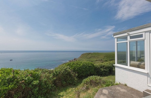 St. Levan Casa | Panoramic sea views overlooking the beach – on the South West Coast Path