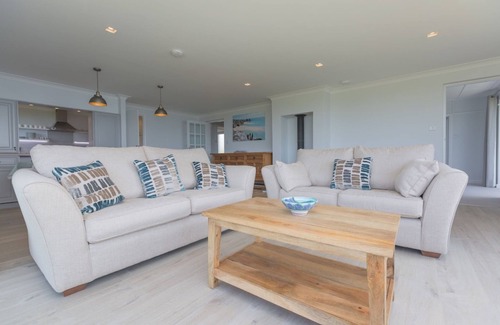 St. Levan Casa | Panoramic sea views overlooking the beach – on the South West Coast Path