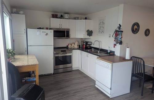 Okanagan-Similkameen Apartamento | Panoramic Summerland Lake View Studio w/ Hot Tub