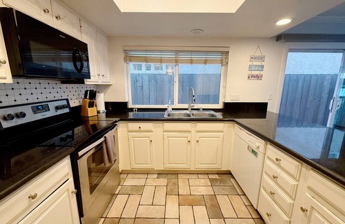 Crown Point Casa | Panoramic View Bayfront Gem 3BR