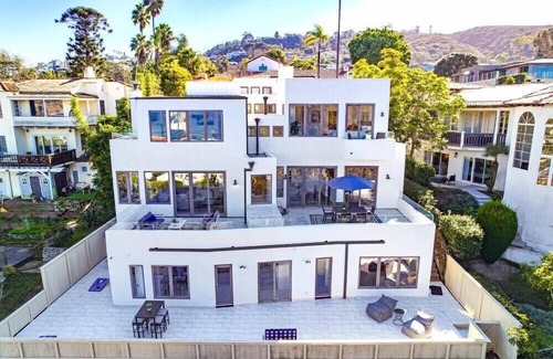 Country Club Casa | Panoramic View Estate * 3 Levels * 4 Outdoor Spaces